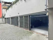 Pronájem garážového stání, Praha - Smíchov, Holečkova, 13 m2