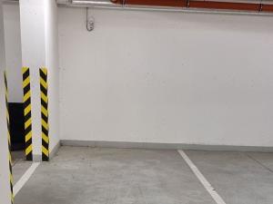 Pronájem garážového stání, Brno, Sentická, 13 m2