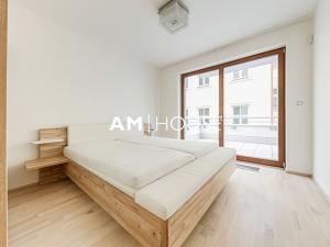 Pronájem bytu 4+kk, Praha - Vysočany, Moravcových, 106 m2