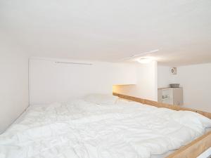 Pronájem bytu 1+kk, Praha - Žižkov, Fibichova, 31 m2