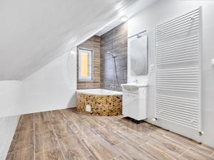 Prodej bytu 2+kk, Karlovy Vary, U Trati, 63 m2