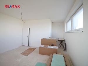 Prodej bytu 1+kk, Praha - Dolní Počernice, Černodolská, 35 m2