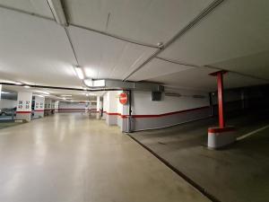 Pronájem garážového stání, Praha - Smíchov, Na Zatlance, 13 m2