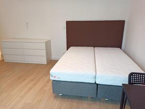 Pronájem bytu 1+kk, Praha - Vysočany, Poděbradská, 28 m2