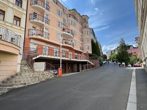 Prodej bytu 4+kk, Karlovy Vary, Zámecký vrch, 177 m2