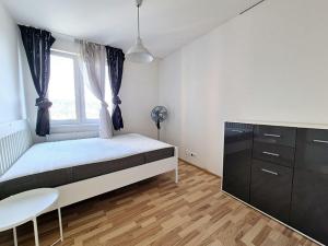 Pronájem bytu 2+kk, Praha - Vysočany, Freyova, 42 m2