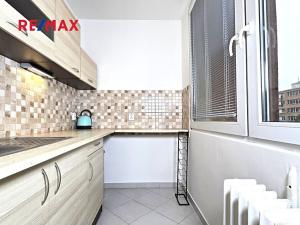 Pronájem bytu 1+kk, Praha - Prosek, Veltruská, 27 m2