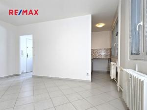 Pronájem bytu 1+kk, Praha - Prosek, Veltruská, 27 m2