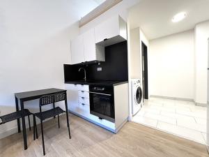 Pronájem bytu 1+kk, Praha - Radotín, Vrážská, 28 m2