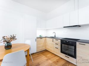 Pronájem bytu 2+kk, Praha - Holešovice, U městských domů, 45 m2