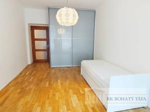 Pronájem bytu 2+kk, Praha - Vysočany, Staromlýnská, 71 m2