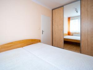 Pronájem bytu 2+kk, Praha - Troja, Hnězdenská, 47 m2