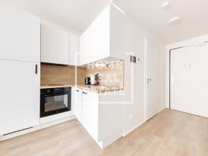 Pronájem bytu 2+kk, Praha - Smíchov, Plzeňská, 30 m2