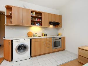 Prodej bytu 1+kk, Praha - Lysolaje, Sídlištní, 34 m2