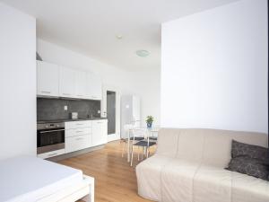 Pronájem bytu 1+kk, Praha - Hlubočepy, Silurská, 42 m2