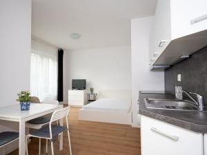 Pronájem bytu 1+kk, Praha - Hlubočepy, Silurská, 42 m2