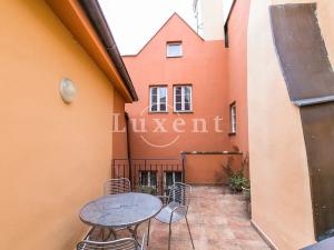 Pronájem bytu 1+kk, Praha - Malá Strana, Mostecká, 35 m2