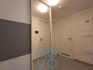 Pronájem bytu 2+kk, Praha - Modřany, Kolmanova, 49 m2