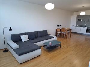 Pronájem bytu 2+kk, Praha - Smíchov, Radlická, 72 m2