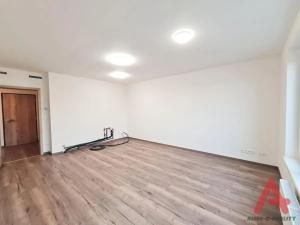 Pronájem bytu 2+kk, Praha - Vysočany, Kolbenova, 55 m2