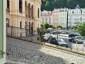 Prodej obchodního prostoru, Karlovy Vary, Divadelní náměstí, 30 m2