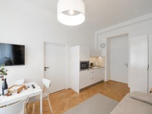 Prodej bytu 2+kk, Praha - Nové Město, Školská, 38 m2