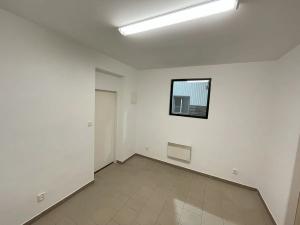 Pronájem skladu, Chýně, Družstevní, 600 m2