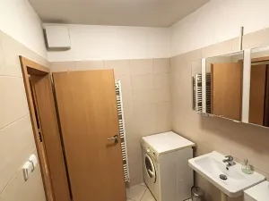 Pronájem bytu 2+kk, Praha - Vysočany, Jana Přibíka, 58 m2