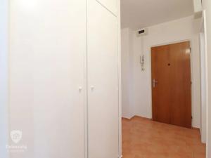 Pronájem bytu 3+1, Praha - Kobylisy, Famfulíkova, 60 m2