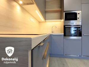 Pronájem bytu 1+kk, Praha - Letňany, Škrábkových, 34 m2