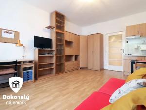 Pronájem bytu 1+kk, Praha - Vysočany, Kolbenova, 26 m2