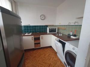 Pronájem bytu 1+kk, Praha - Modřany, Lysinská, 30 m2