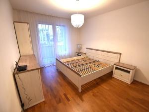 Pronájem bytu 2+kk, Praha - Hloubětín, Waltariho, 57 m2