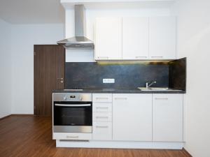 Pronájem bytu 1+kk, Praha - Střížkov, Makedonská, 32 m2