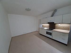 Pronájem bytu 2+kk, Praha - Bohnice, Toruňská, 37 m2