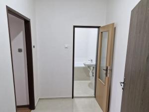 Pronájem bytu 2+kk, Teplice, Lounská, 52 m2