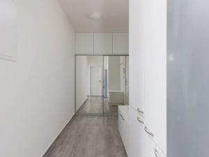 Pronájem bytu 1+kk, Praha - Hloubětín, Za černým mostem, 36 m2