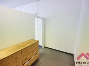 Pronájem obchodního prostoru, Praha - Libeň, Voctářova, 104 m2