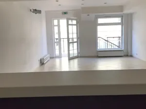 Prodej obchodního prostoru, Karlovy Vary, Zámecký vrch, 63 m2