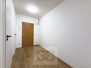 Pronájem bytu 2+kk, Praha - Kobylisy, Kyselova, 43 m2