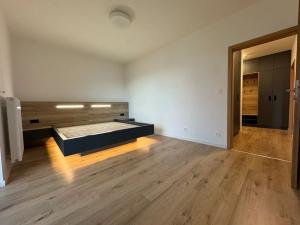 Pronájem bytu 2+kk, České Budějovice, Vrbenská, 83 m2