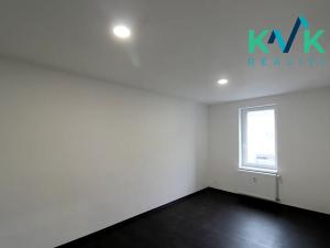 Prodej bytu 3+1, Karlovy Vary, U Trati, 83 m2