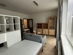 Pronájem bytu 1+kk, Praha - Kyje, Sicherova, 33 m2