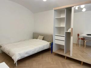 Prodej bytu 1+kk, Praha - Karlín, Petra Slezáka, 32 m2