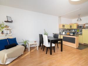 Pronájem bytu 1+kk, Praha - Smíchov, Randova, 47 m2