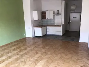 Pronájem bytu 1+kk, Praha - Břevnov, Bělohorská, 31 m2