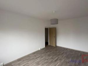 Pronájem bytu 2+1, Ostrov, Kollárova, 52 m2