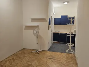 Pronájem bytu 1+kk, Praha - Nové Město, Tyršova, 22 m2