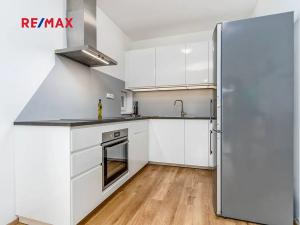 Pronájem bytu 1+kk, Praha - Dolní Měcholupy, Honzíkova, 59 m2