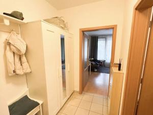 Pronájem bytu 1+kk, Praha - Hloubětín, Nepelova, 45 m2